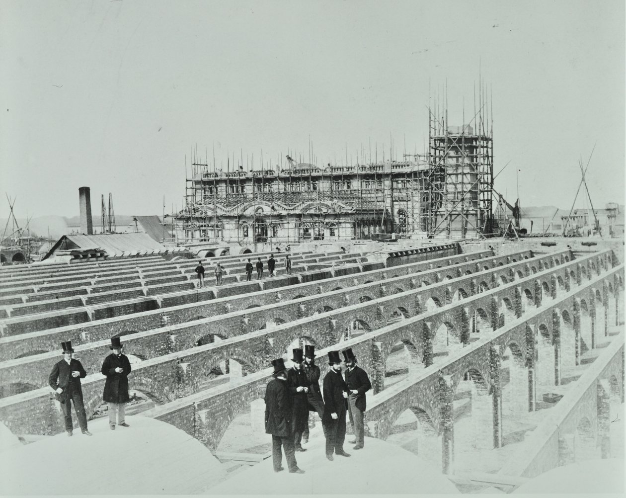 Southern Outfall Riool, Crossness: bouwactiviteiten, 1865 door English Photographer
