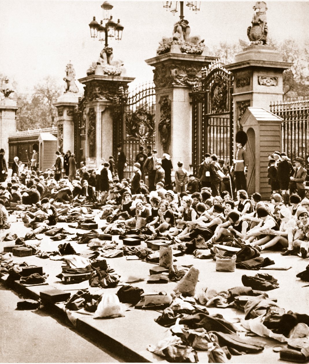 De kinderjubileumvakantie, 1935 door English Photographer