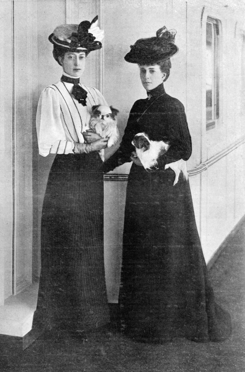 De nieuwste portretten van Hare Majesteit en van Prinses Victoria van Wales, voorpagina van The Graphic, 27 oktober 1906 door English Photographer