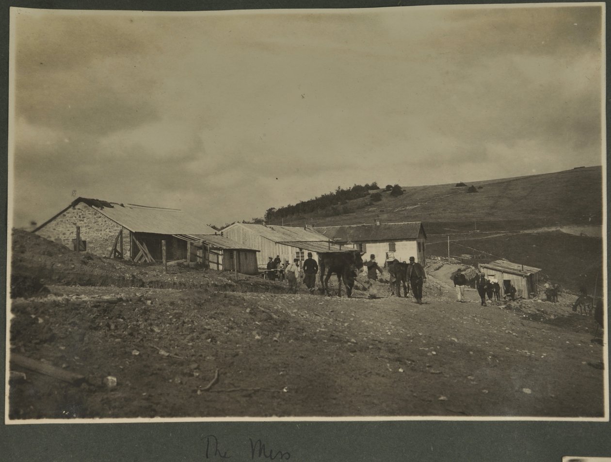 De Mess, waarschijnlijk op het Sound Ranging-trainingsstation in de Vogezen, 1915 door English Photographer