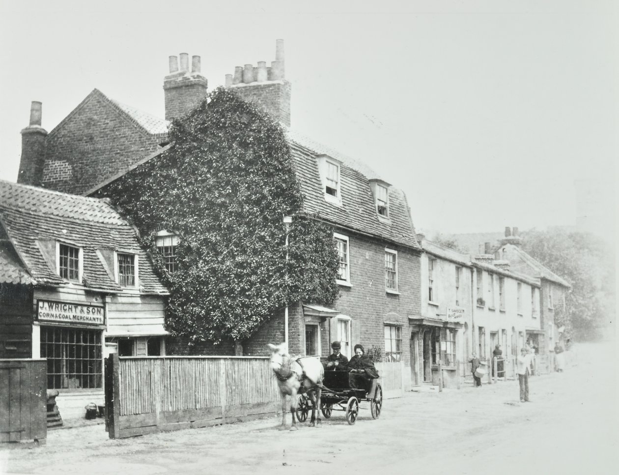 Tottenham Lane, Hornsey: voorgevels, ca. 1890 door English Photographer