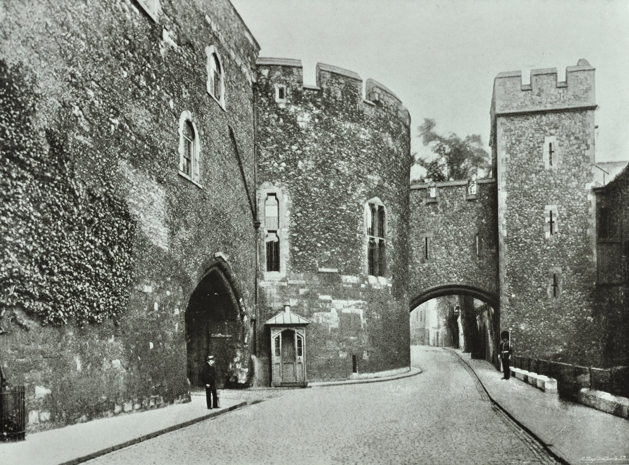 Tower of London, Tower Hill: The Bloody Tower, 1890 door English Photographer