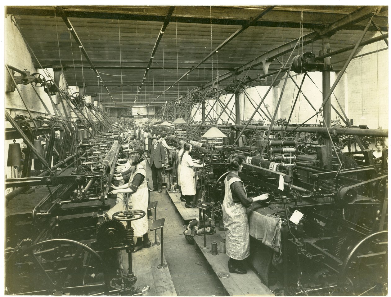 Turks weven, Hughes fabriek nr. 2, 1923 door English Photographer