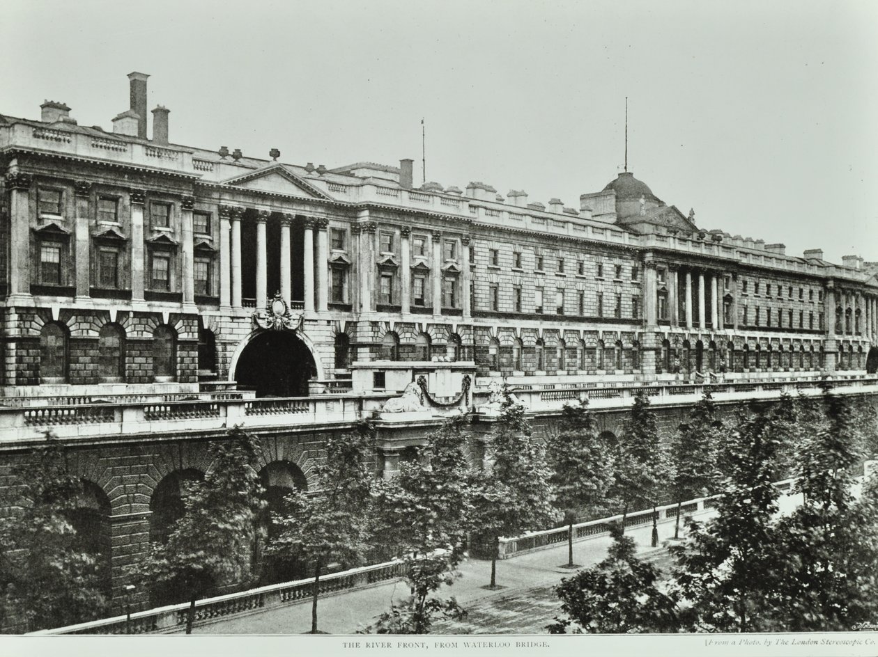 Victoria Embankment, Westminster: Somerset House, gevel naar Victoria Embankment, 1896 door English Photographer