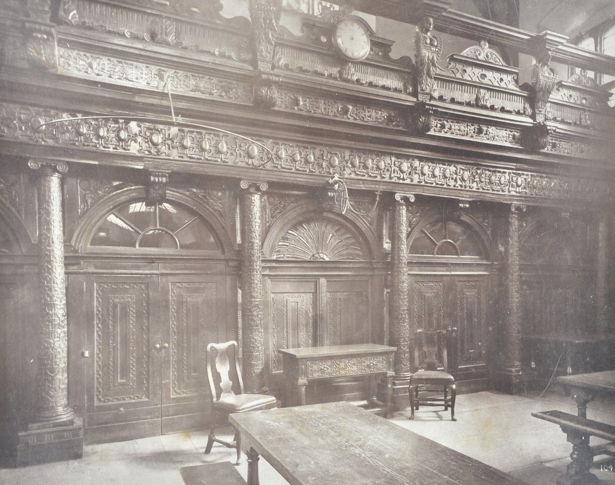 Uitzicht op Grays Inn Hall, Londen, 1885 door English Photographer