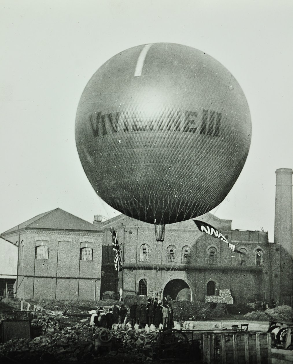 Vivienne III ballon voor de Wandsworth Gas Company, 1898 door English Photographer
