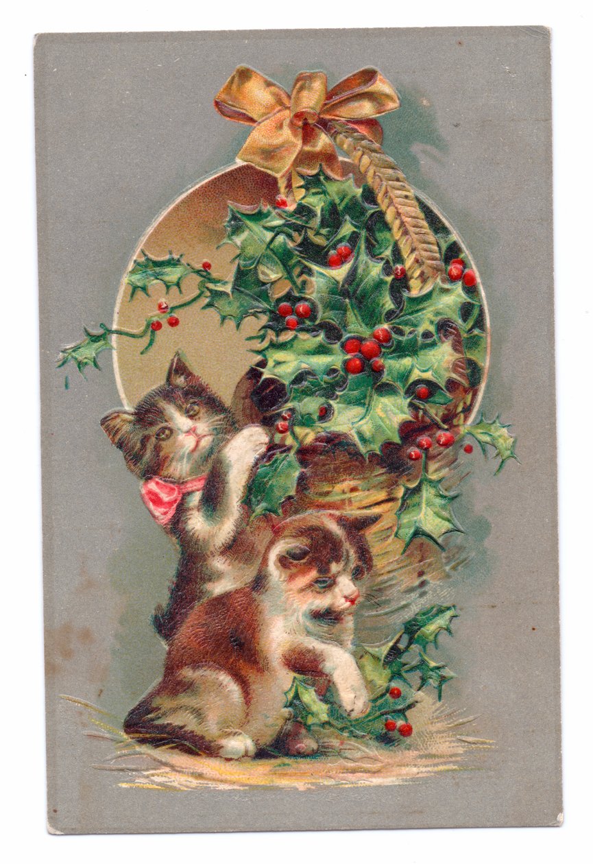 Edwardiaanse ansichtkaart van twee katten spelend met hulst, ca 1910 (kleurenlitho) door English School