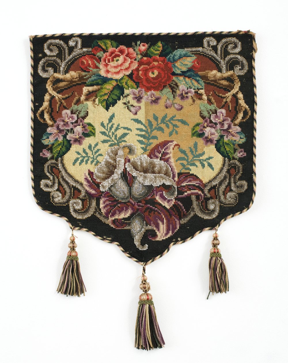 Vuur scherm paneel, ca. 1850 (Berlin wolwerk canvas paneel met kralenwerk en zijden achterkant) door English School