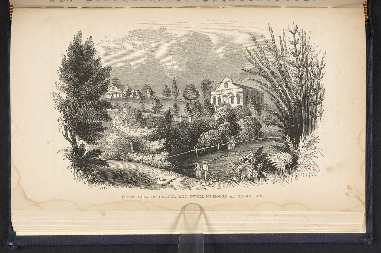 Vooraanzicht van kapel en woonhuis in Sligoville (gravure) door English School