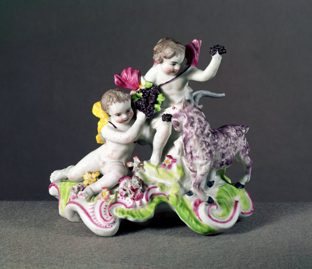 Longton Hall groep, twee putti met geit, ca. 1755 door English School