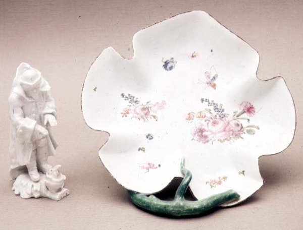 Longton Hall bladschotel, Trembly Rose, 1755, en figuur van Winter, 1758 door English School