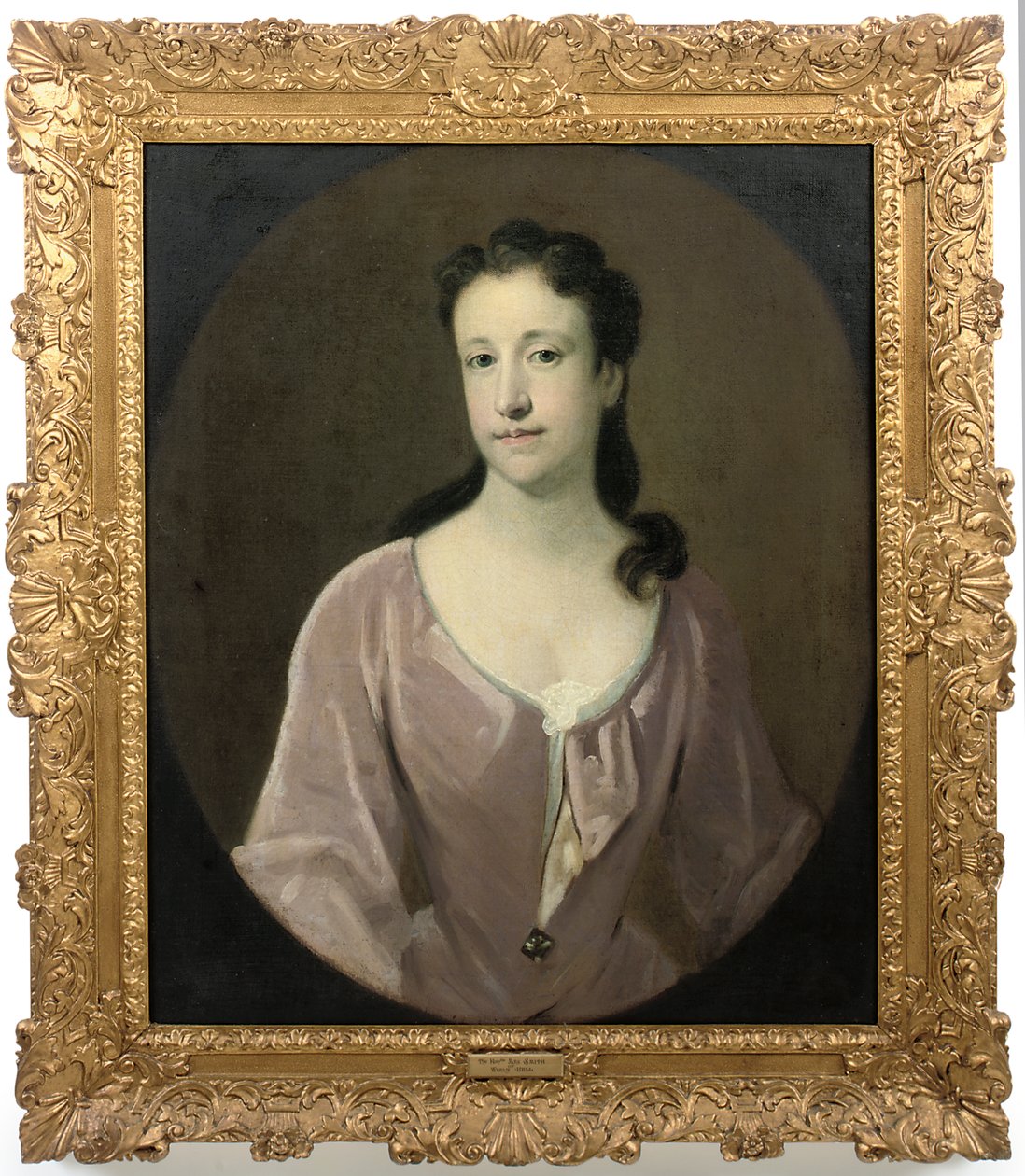 Portret van een dame, traditioneel geïdentificeerd als mevrouw Dorothy Smith, geboren Barret-Lennard door English School