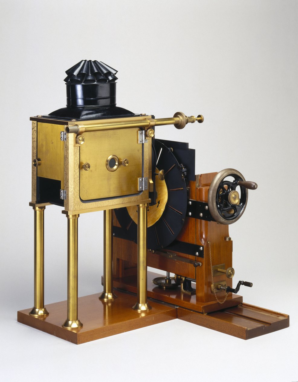 Replica van de zoopraxiscoop ontworpen door Eadweard Muybridge, 1880 door English School
