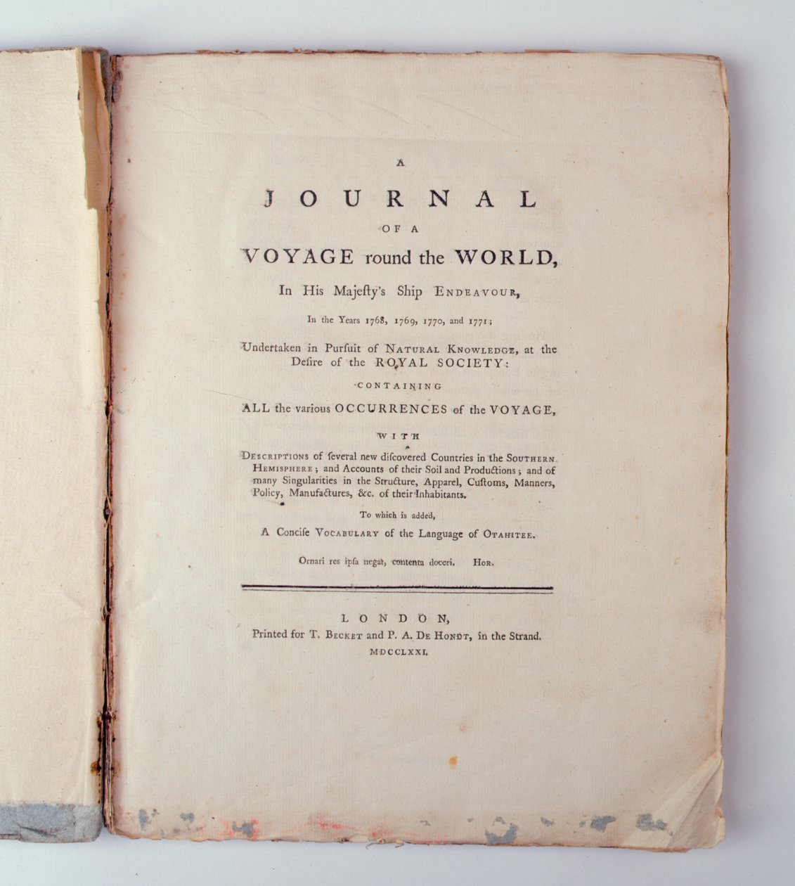 Titelpagina van Een Journaal van een Reis Rond de Wereld in Zijne Majesteits Schip Endeavour in de Jaren 1768, 1779, 1770 en 1771, uitgegeven in Londen, 1771 door English School