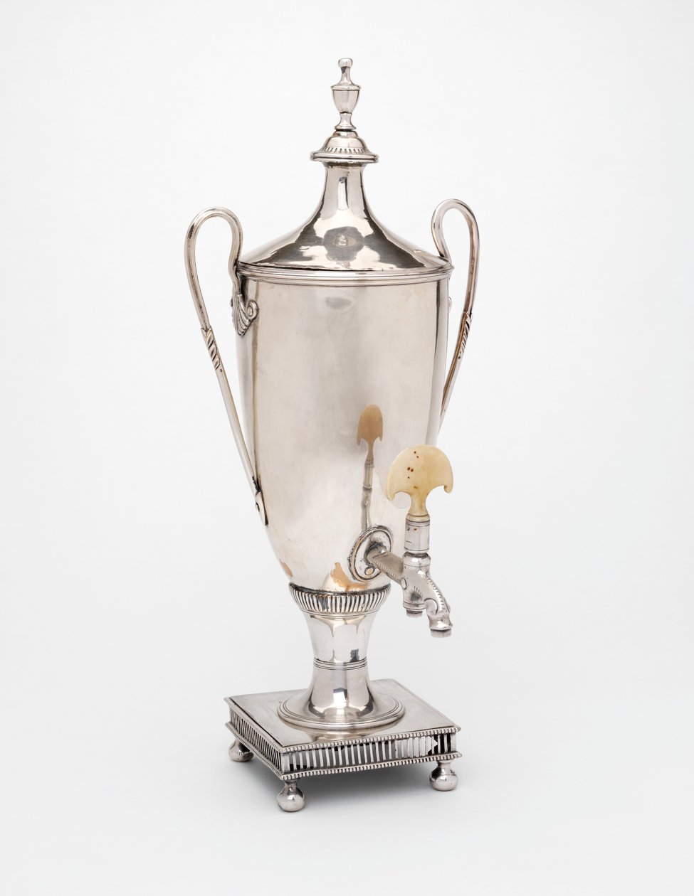 Urn, ca.1790 door English School