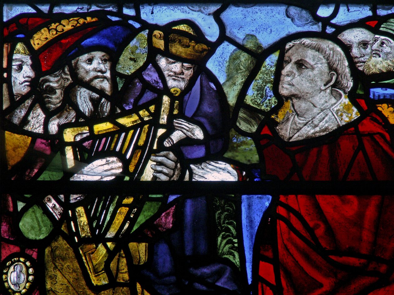 Raam n-5 met een figuur met een harp (detail) door English School