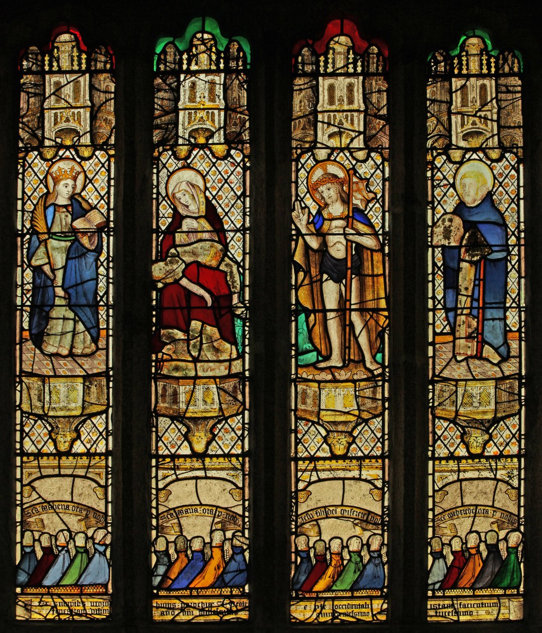Raam n3 met Christus, de Pietà, St. Mabena, St. Mewbred door English School