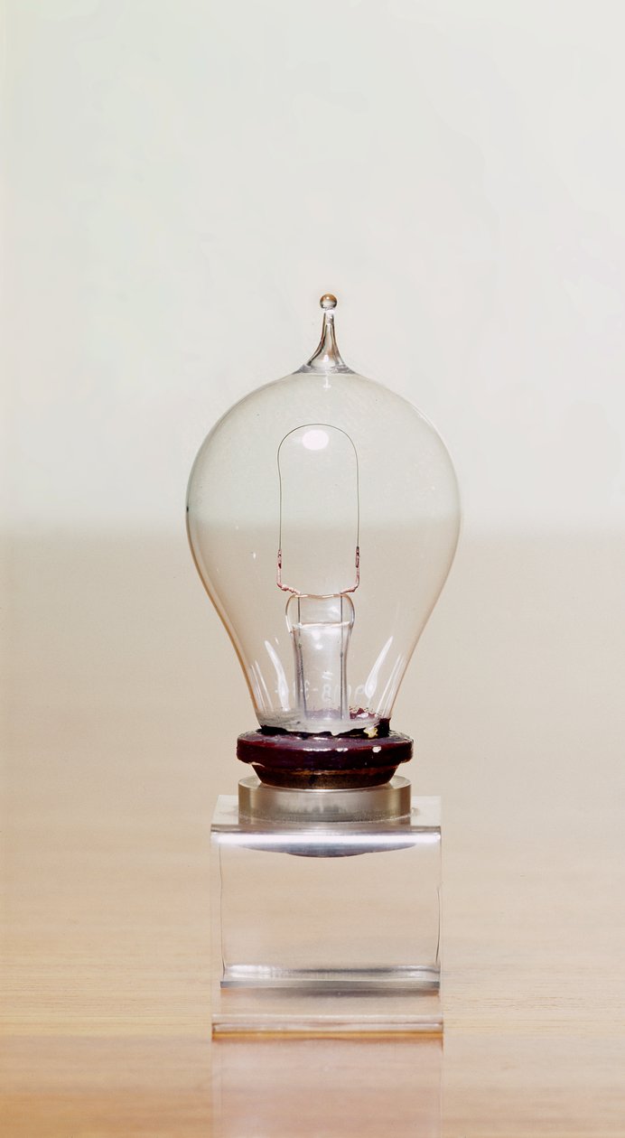 Eerste commerciële gloeilamp door English School English School