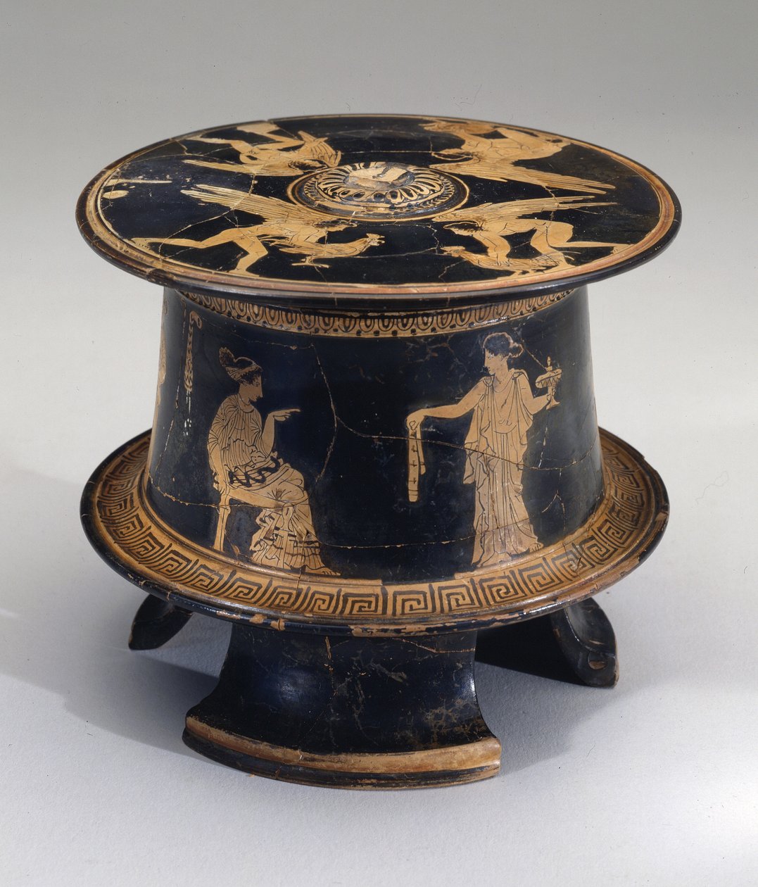 Roodfiguur pyxis, Attisch, c.430 v.Chr. door Eretria Painter Eretria Painter