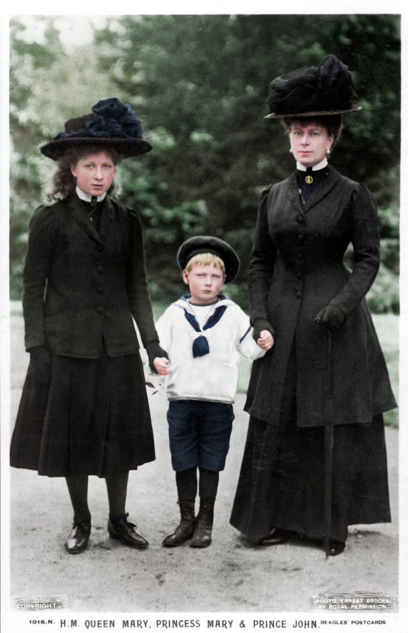 Koningin Mary, prinses Mary en prins John door Ernest Brooks