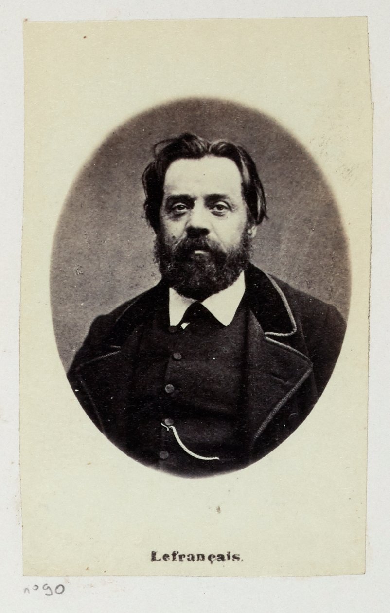 Lefrançois Adolphe Gustave, genaamd Gustave Lefrançais (1826-1901). Als onderwijzer richtte hij in 1849 met Pauline Roland (1805-1852) de Vereniging van Socialistische Onderwijzers op. Als lid van de Commune maakte hij deel uit van de Commissie voor door Etienne Carjat