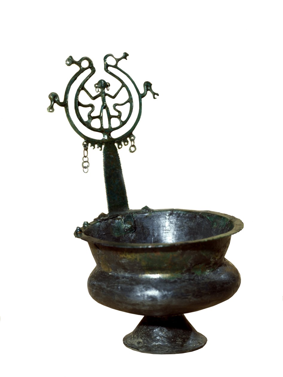 Beker met decoratief handvat en menselijke figuur (brons) door Etruscan