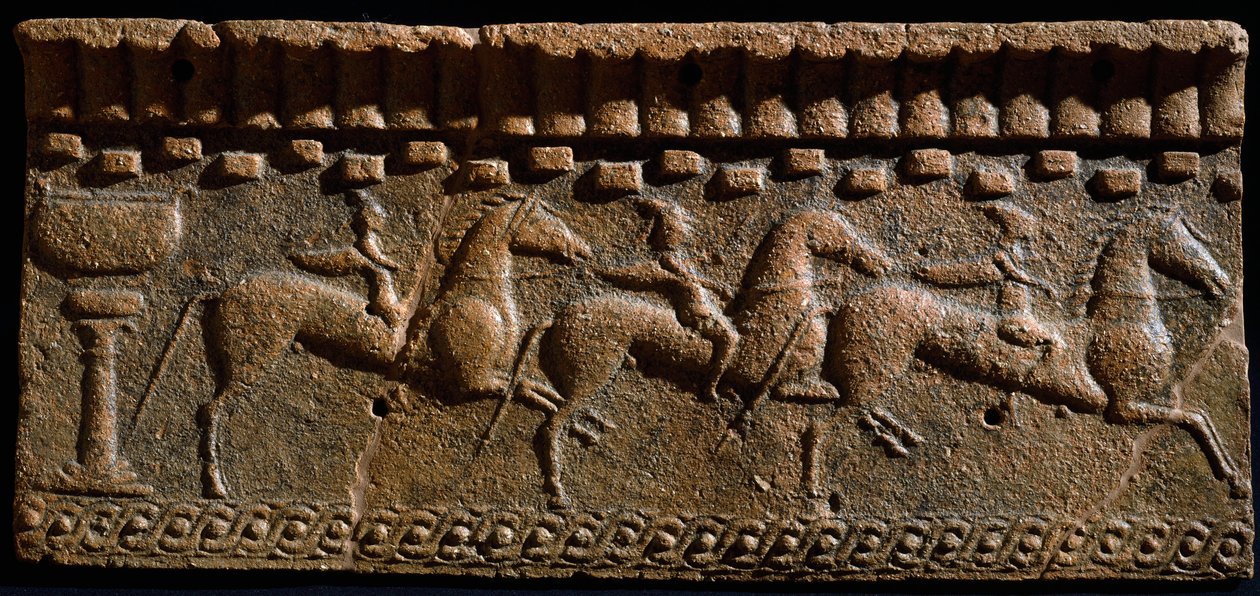 Etruskische kunst: fries versierd met ridders van een architectonisch ensemble in Murlo. 6e eeuw v.Chr. Murlo, Antiquarium Municipal, Italië door Etruscan