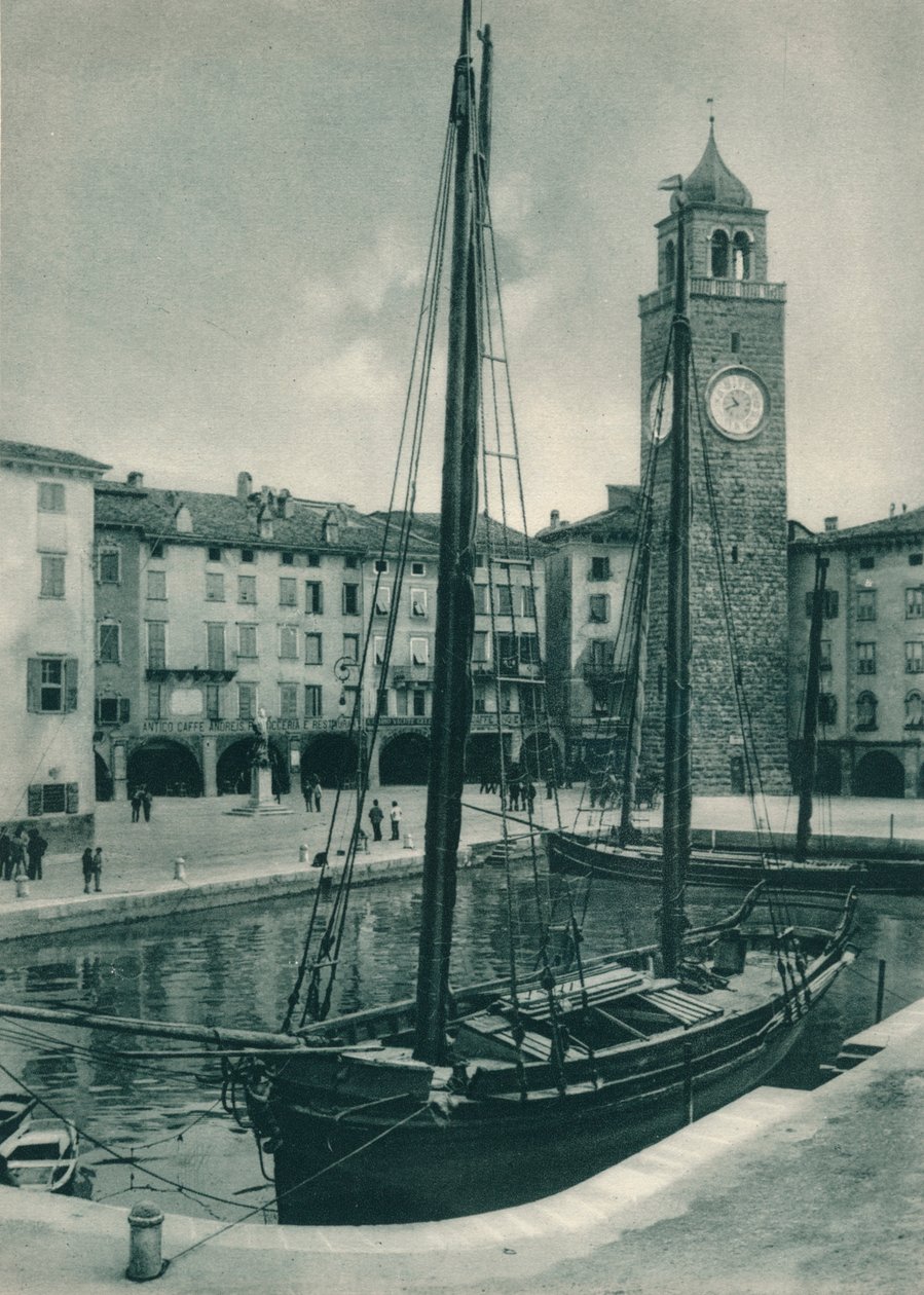 Haven en Torre Apponale, Riva del Garda, Italië, 1927 door Eugen Poppel