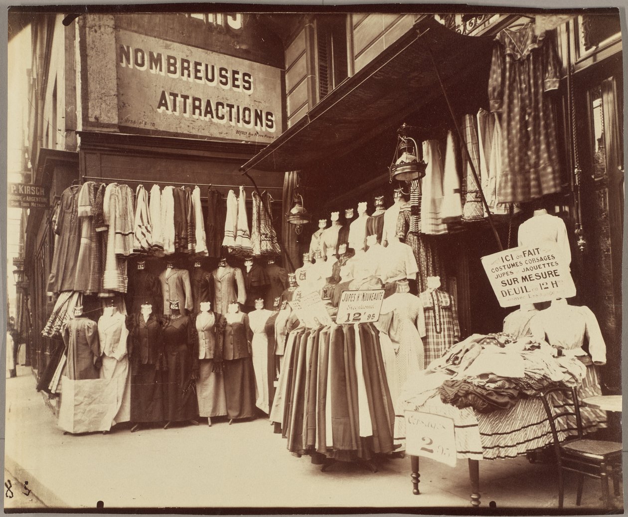 61 rue du Maine door Eugène Atget