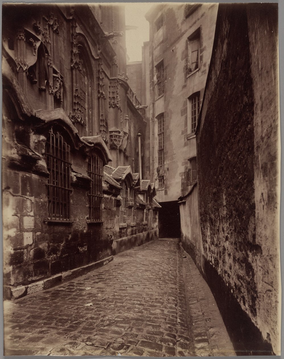 Voormalig knekelhuis Saint-Gervais-Saint-Protais, rue François Miron door Eugène Atget