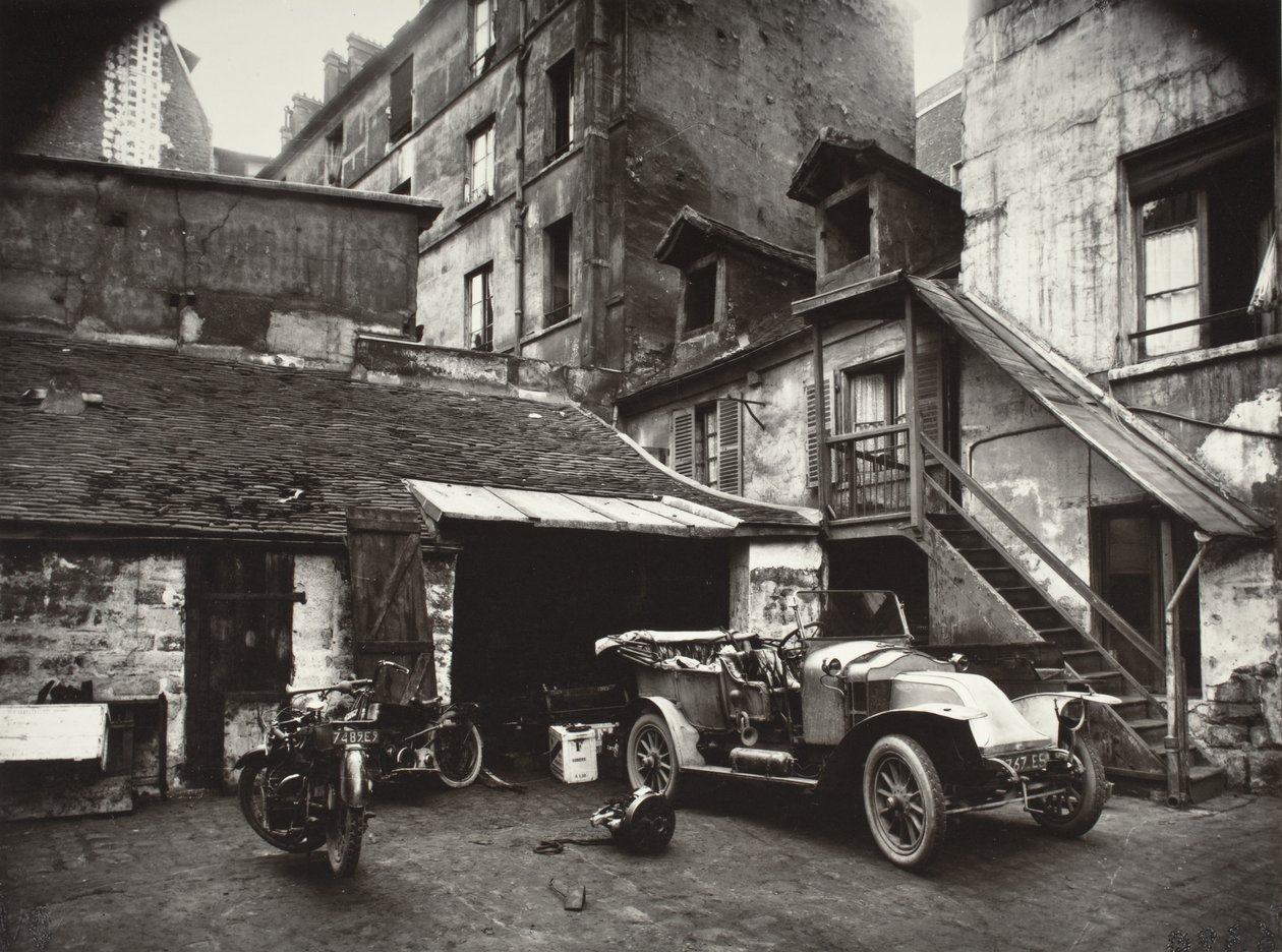 Binnenplaats, Rue de Valence door Eugène Atget