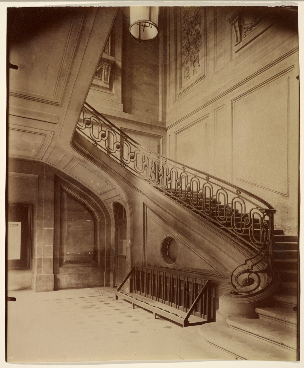 Hôtel de Fleury, 28 Rue des Saints-Pères door Eugène Atget