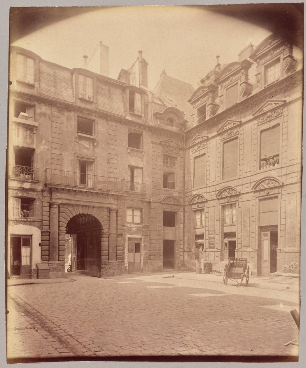 Hôtel de Sully door Eugène Atget