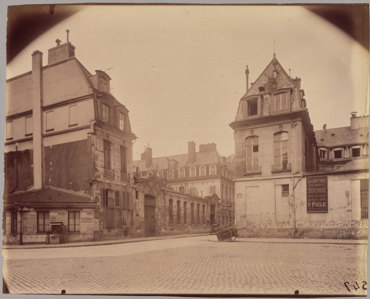 Hôtel de Vendôme, 3-5 rue Béranger door Eugène Atget