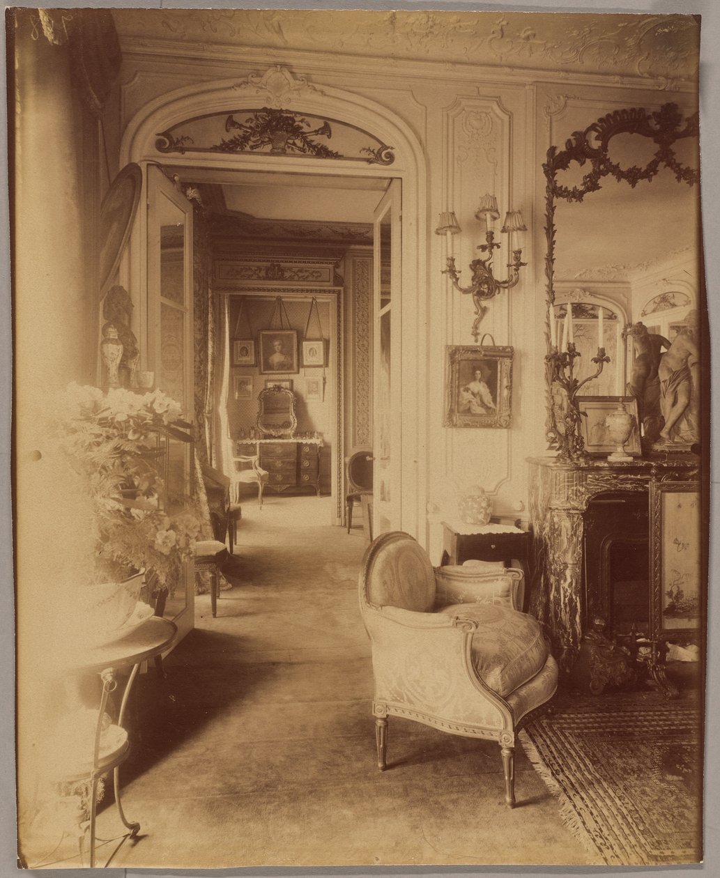 Interieur van Mlle Sorel, van de Comédie-Française, Avenue des Champs-Élysées door Eugène Atget
