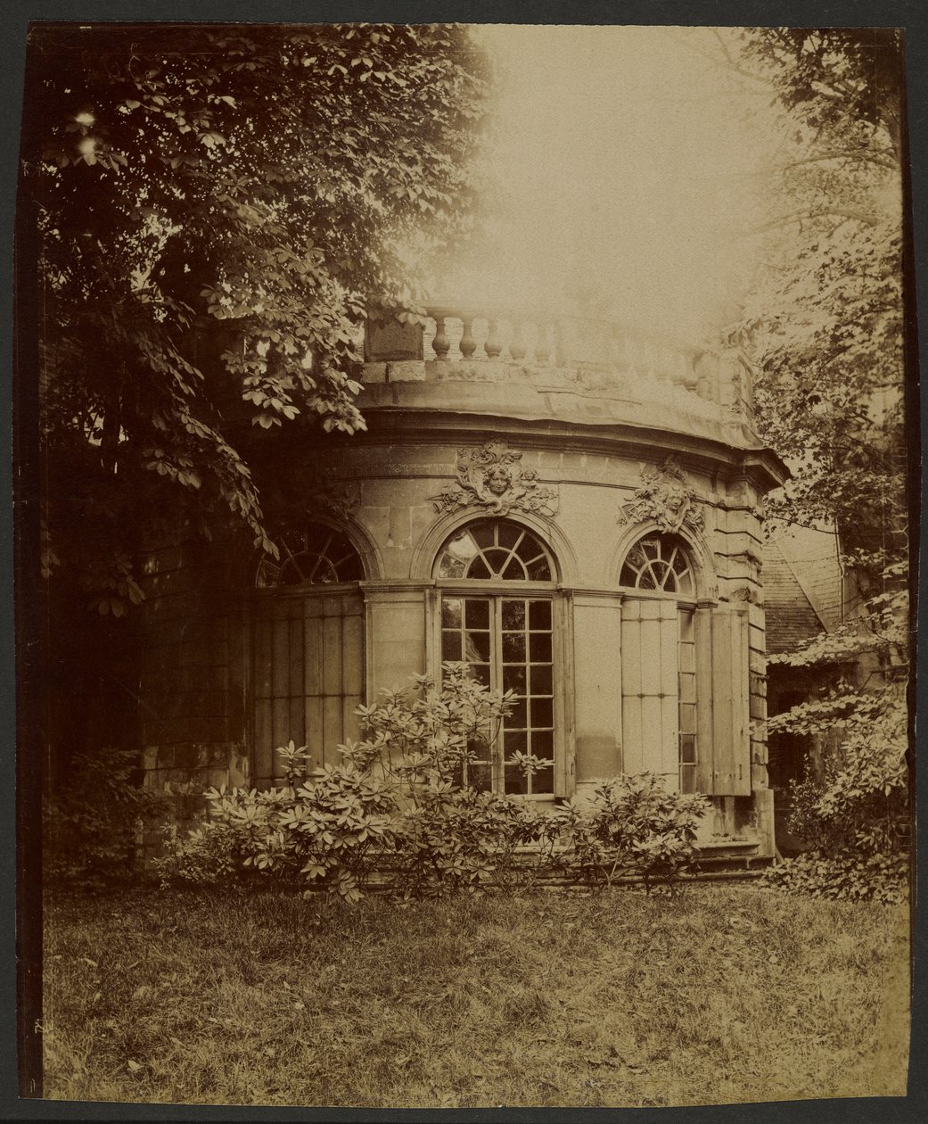 Rouen, paviljoen, Rue du Faucon 1 door Eugène Atget