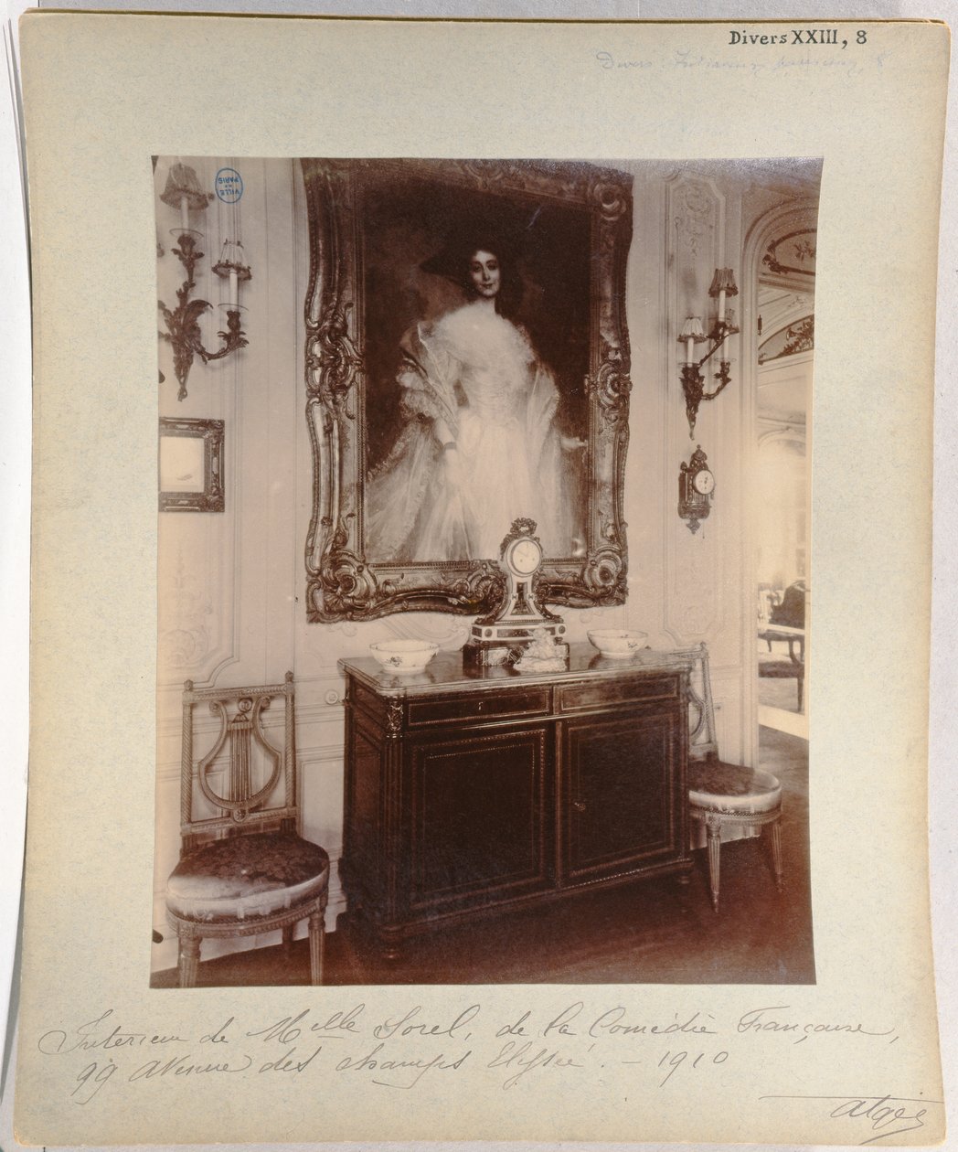 Interieur van het huis van Cécile Sorel op 99 Avenue des Champs-Élysées, 1910 door Eugène Atget