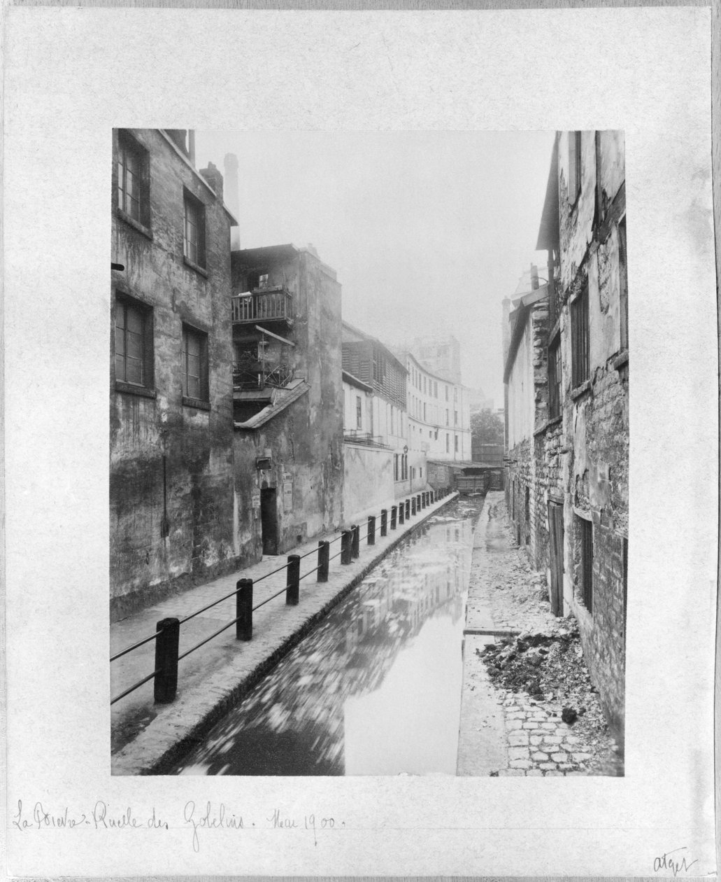 De Bievre, Ruelle des Gobelins, Parijs, mei 1900 door Eugène Atget