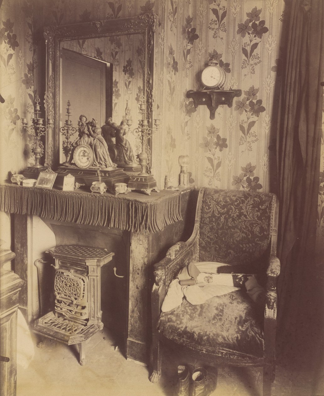 Interieur van een Arbeiderswoning, rue de Romainville door Eugène Atget