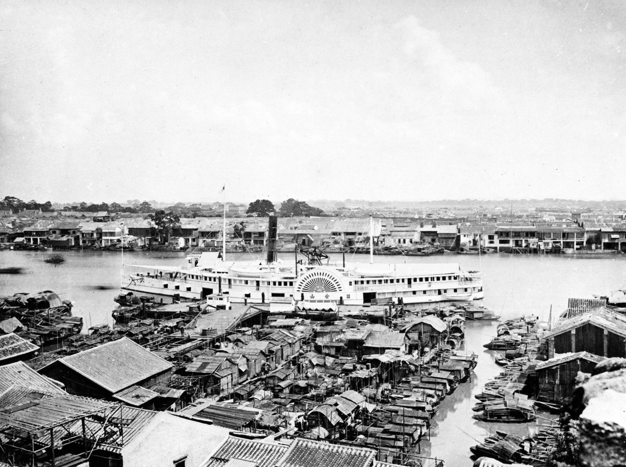De Gouden Berg bij de aanlegplaats van Canton, ca. 1870 door European Photographer