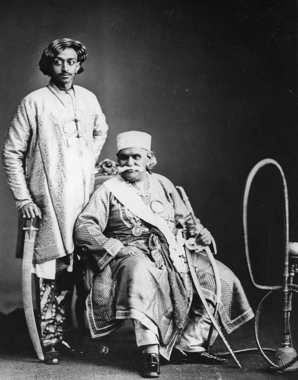 De Maharaja van Benares en zijn zoon door European Photographer