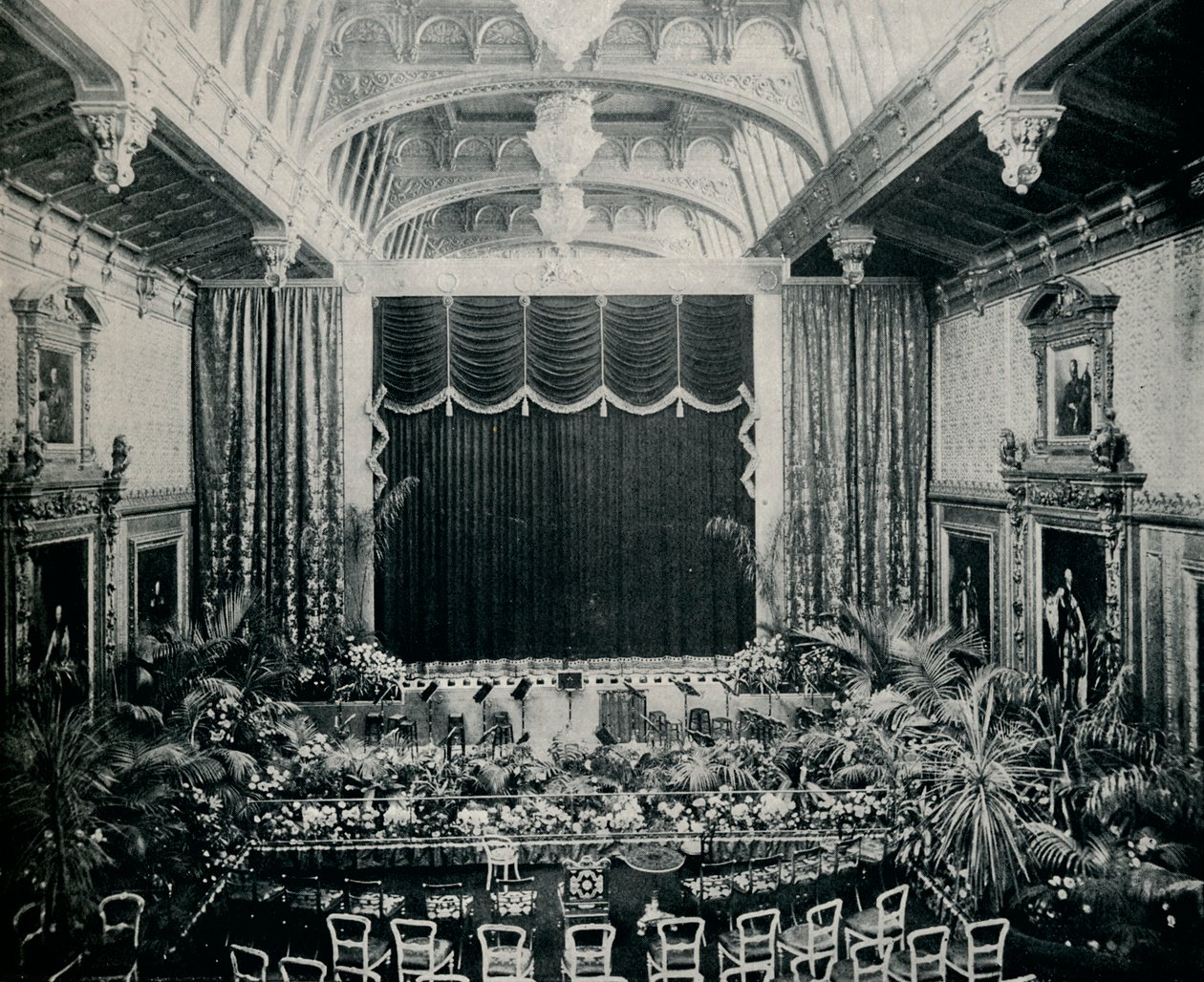 De Waterloo Kamer, Windsor Castle, ingericht als theater voor de staatsvoorstellingen van 1891, ca. 1891, 1901 door Eyre and Spottiswoode