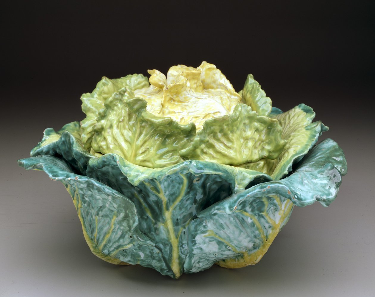 "Kool" terrine en deksel, c.1755 (tingeglazuurd aardewerk) door Factory Sceaux