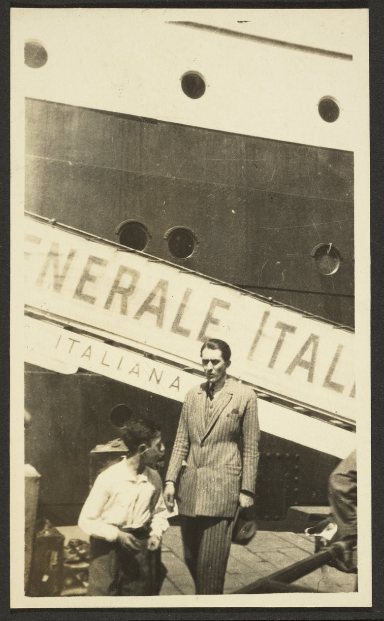 [Man voor schip] door Fedele Azari