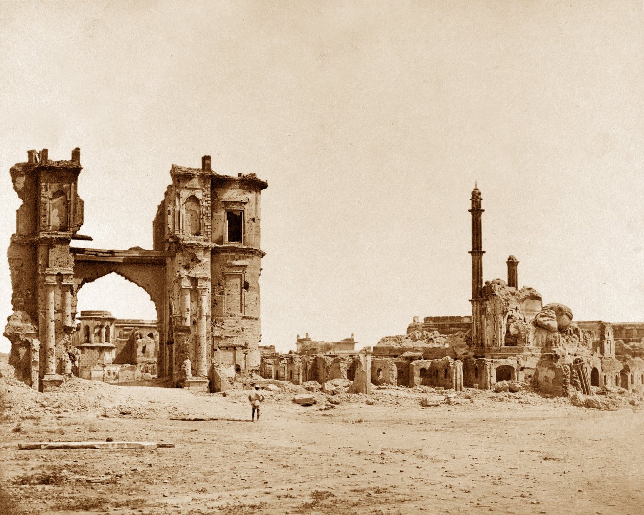 Klokkentoren voor de Bailee Guard Gate, Lucknow door Felice Beato