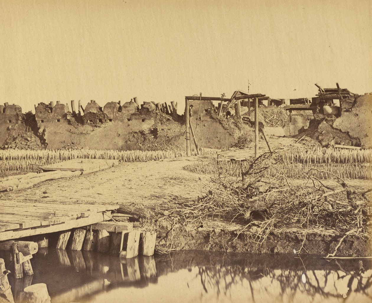 Buitenkant van het Noordfort met de Engelse ingang 21 augustus 1860 door Felice Beato