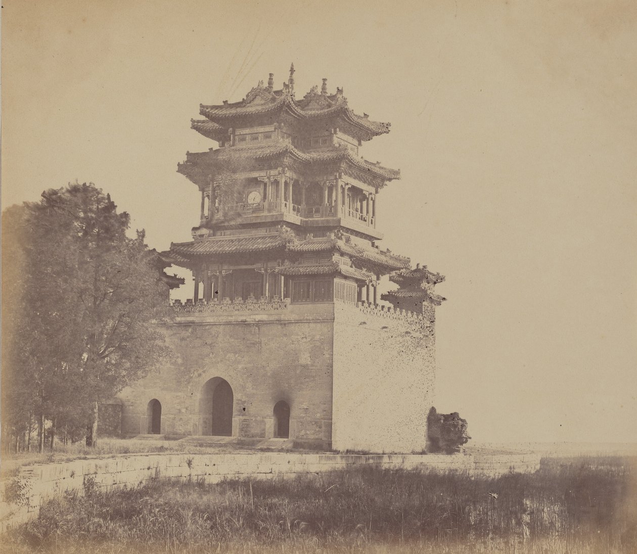 Keizerlijk zomerpaleis Yuen Min Yuen, Peking, voor de brand, 18 oktober 1860 door Felice Beato