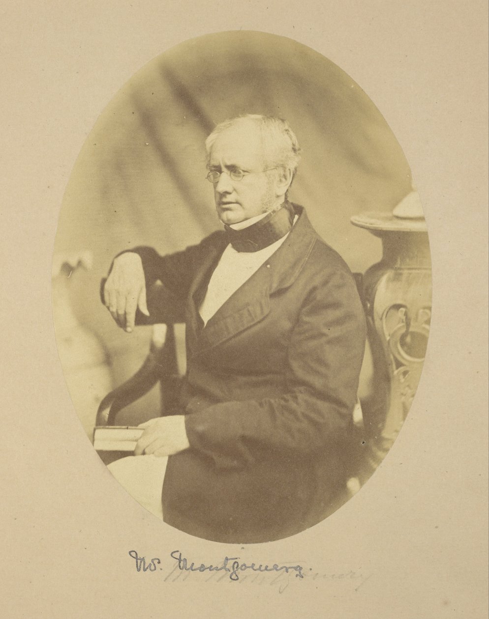 Portret van Sir Robert Montgomery, Esq., B.C.S, Hoofdcommissaris in Oude door Felice Beato