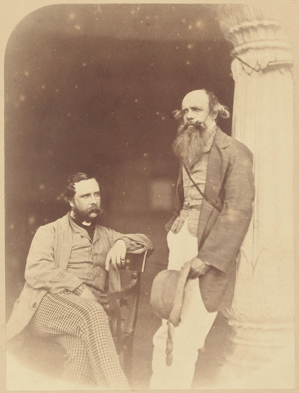 [Portret van twee Europese mannen, één zittend, één staand]. door Felice Beato