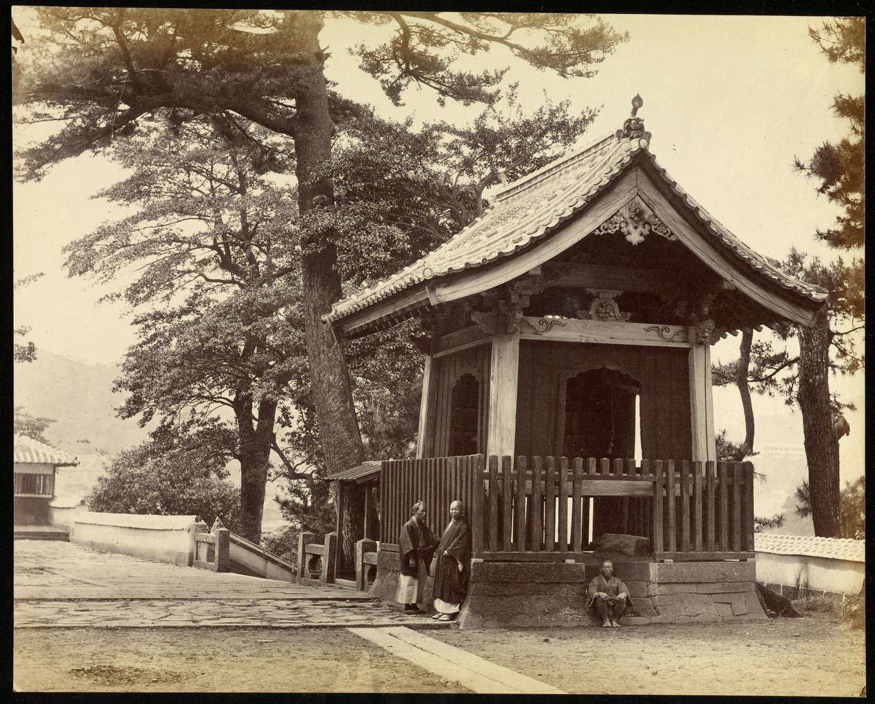Tempel in de stad Nagasaki door Felice Beato